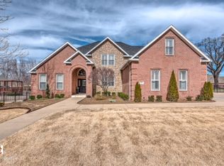 905 NW Princeton Sq, Bentonville, AR 72712