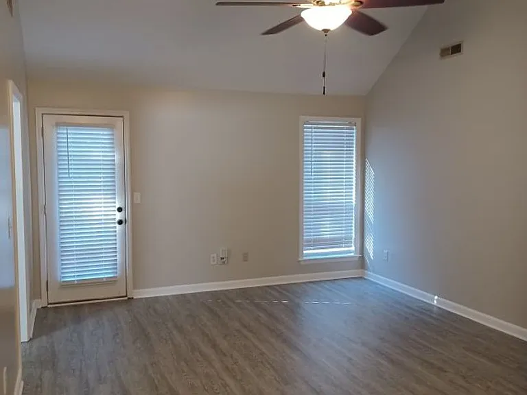 2860 Maple Cir — Photo 3