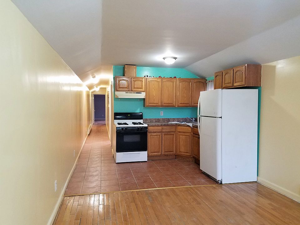2nd image of 3242 110th St