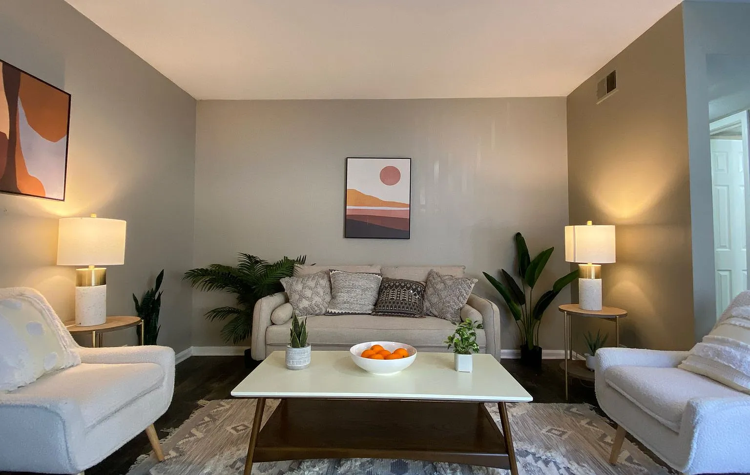Hillcrest Apartments — Photo 3