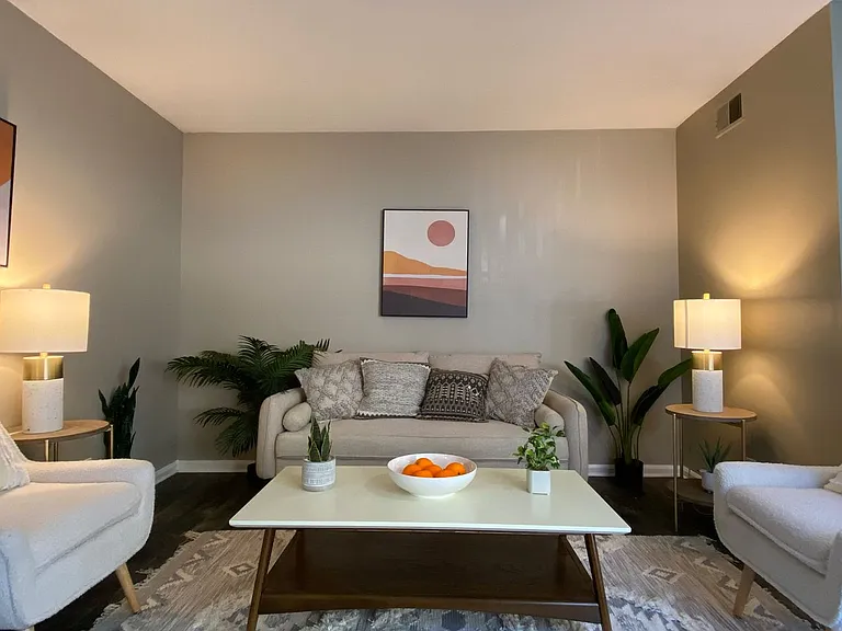 Hillcrest Apartments — Photo 3