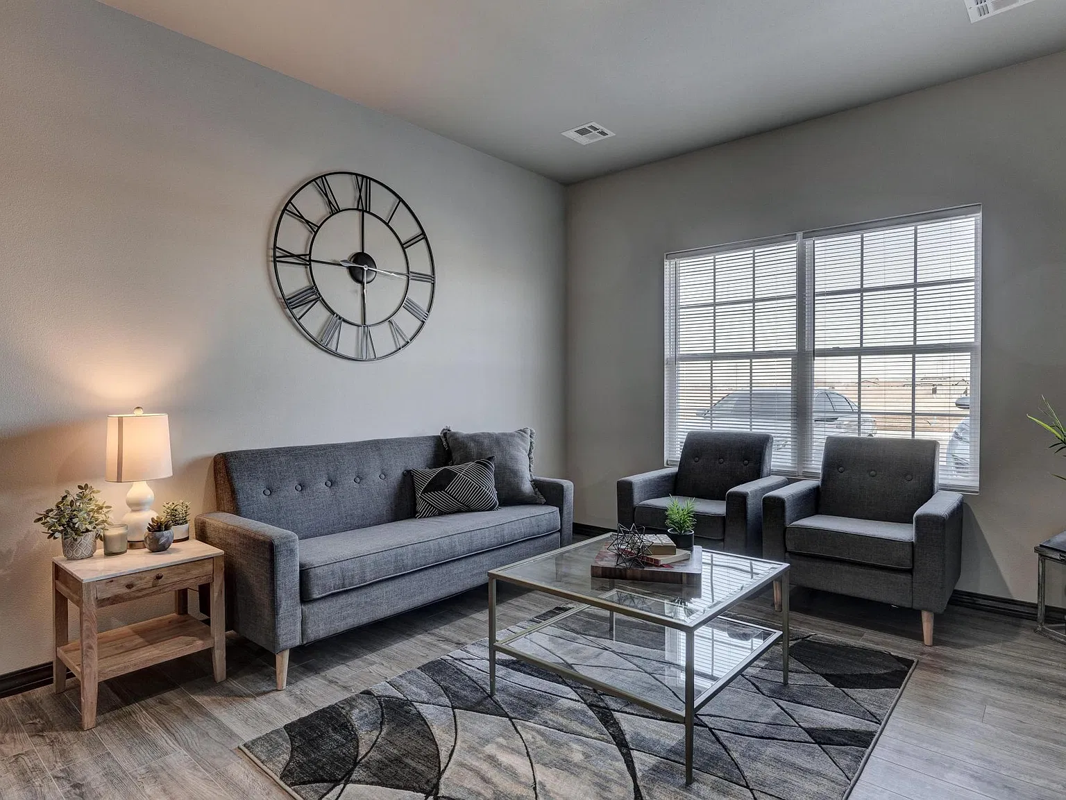 2 bed, 750 sqft, $945 — Photo 3