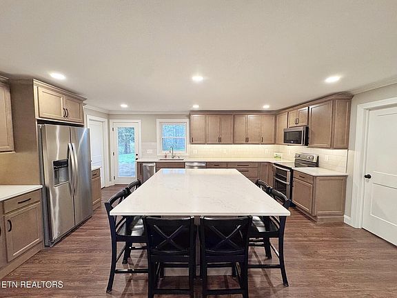 5th image of 503 W Beaver Creek Dr