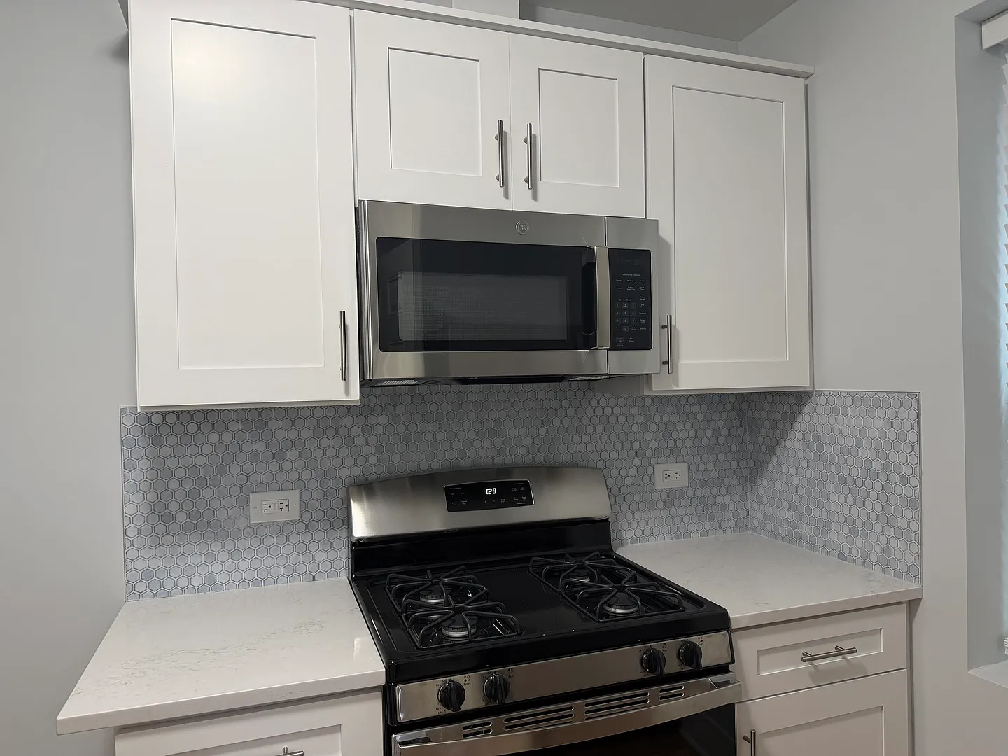 2 bed, 1050 sqft, $2,300 — Photo 3