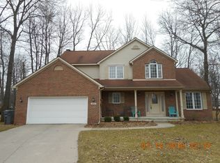 4901 Amberwood Ct, Midland, MI 48640