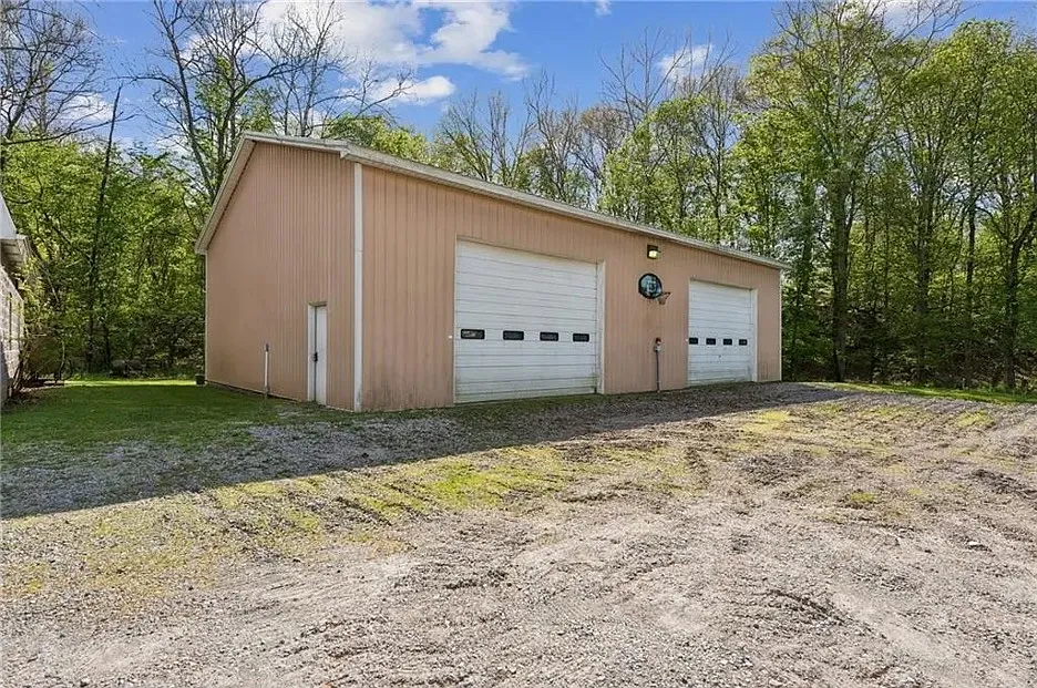 Garages - Jefferson Drive - 2 — Photo 2