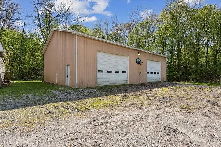 2nd image of 114 Jefferson Dr #2