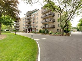 255 N Portage Path APT 210, Akron, OH 44303