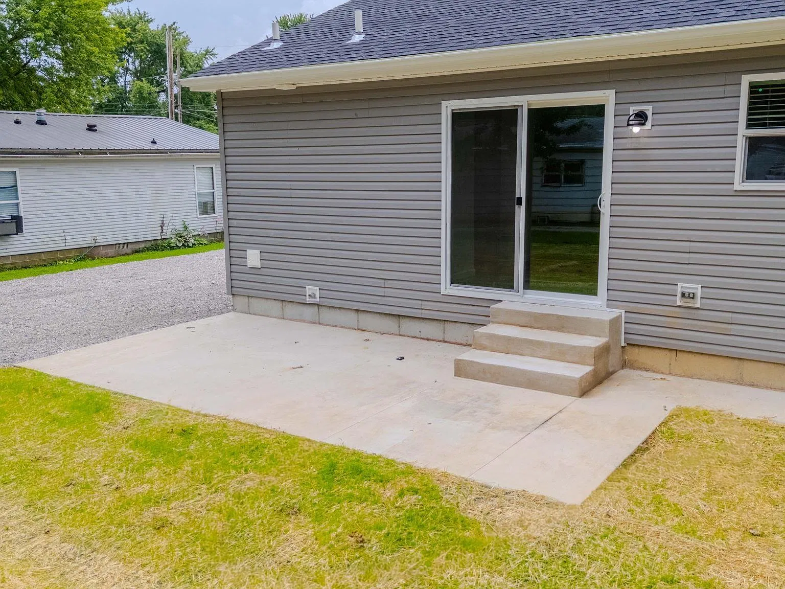 3 bed, 2.0 bath, 1318 sqft, $1,700 — Photo 4