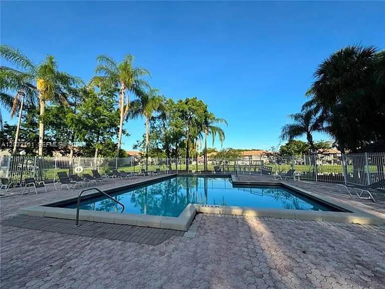 9023 Vineyard Lake Dr — Photo 34