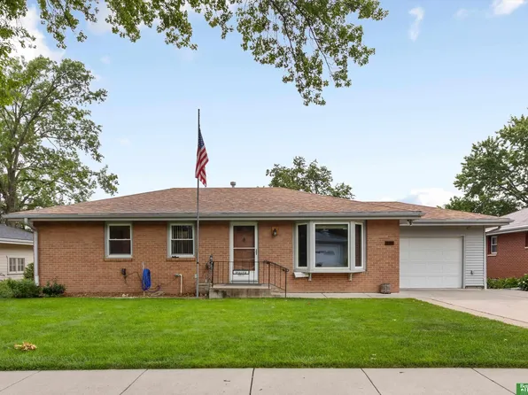 1611 N 61st St, Lincoln, NE 68505