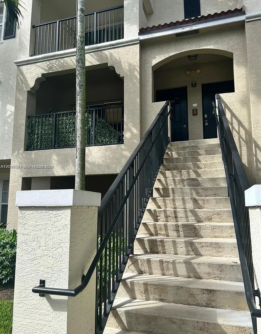 El-Ad Poinciana Condo — Photo 2