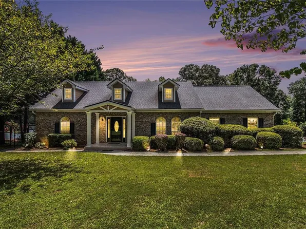 96 Pointe View Ct, Jackson, GA 30233