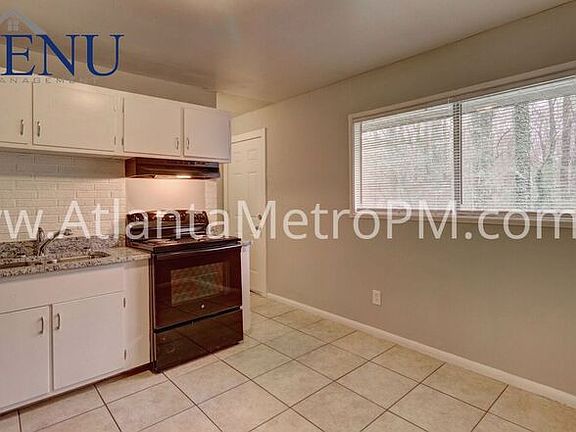 3rd image of 6176 Crestview Ln