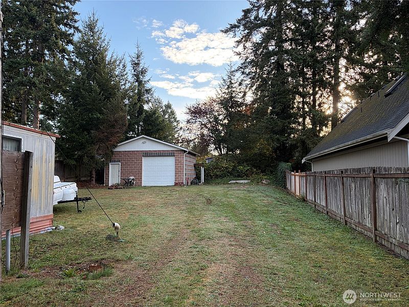4th image of 7226 192nd Avenue E
