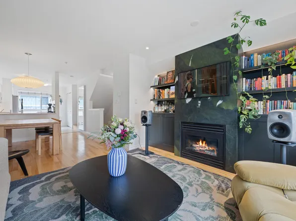 2688 Watson St #303, Vancouver, BC V5T 4T6