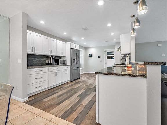 2nd image of 1637 Robertson St