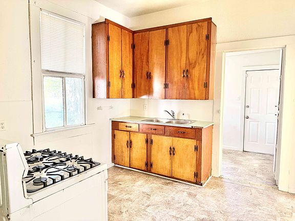 5th image of 303 S 21st St