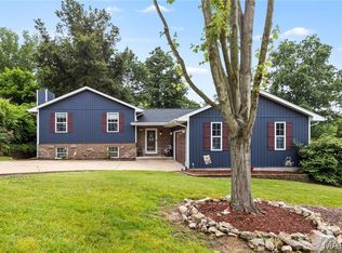 818 Sheraton Ln, Herculaneum, MO 63048