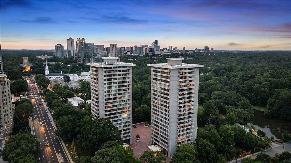 2575 Peachtree Rd NE — Photo 3