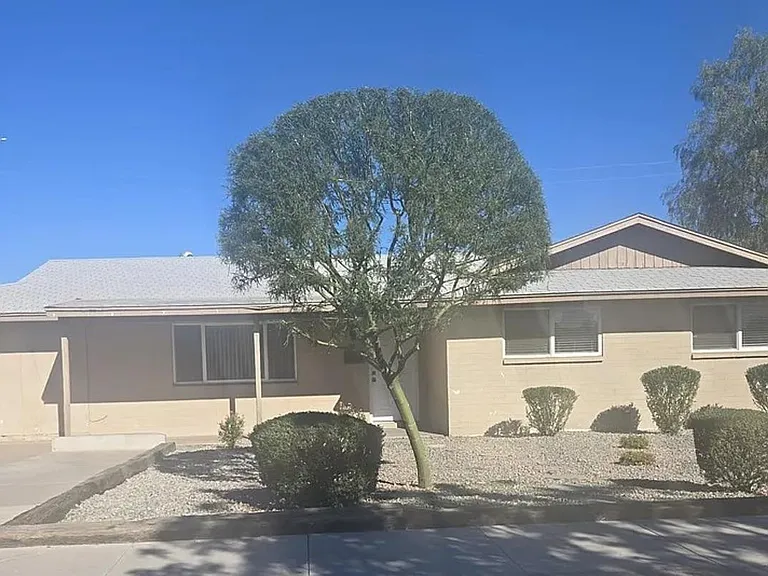 620 E Broadway Ln — Photo 1