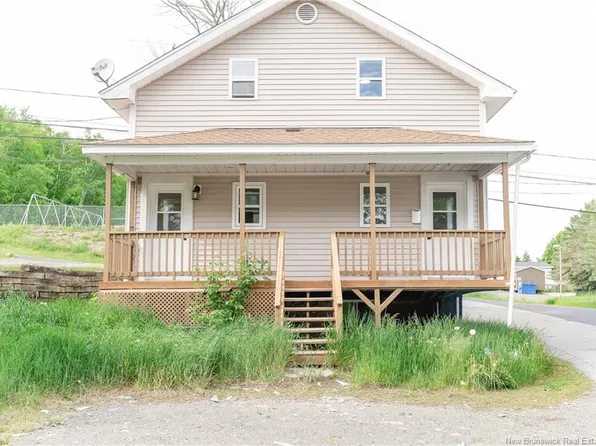 16 Bellevue St, Edmundston, NB E3V 2C7