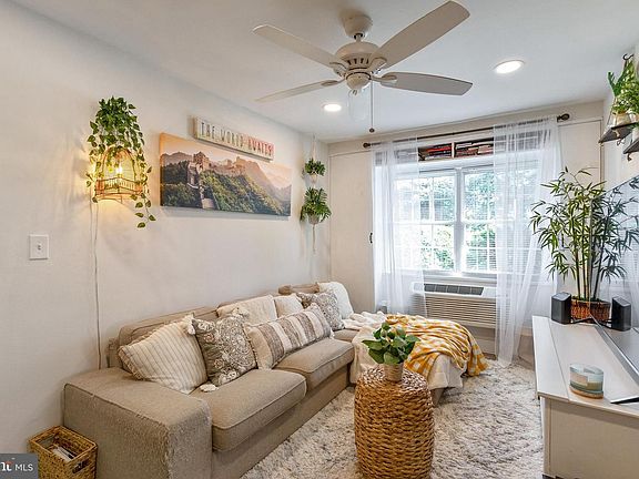 3rd image of 2241 Farrington Ave APT 101