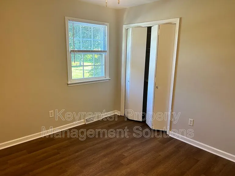 510 Shore Rd — Photo 23