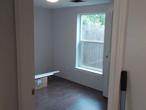 2nd image of 210 E Mosier St