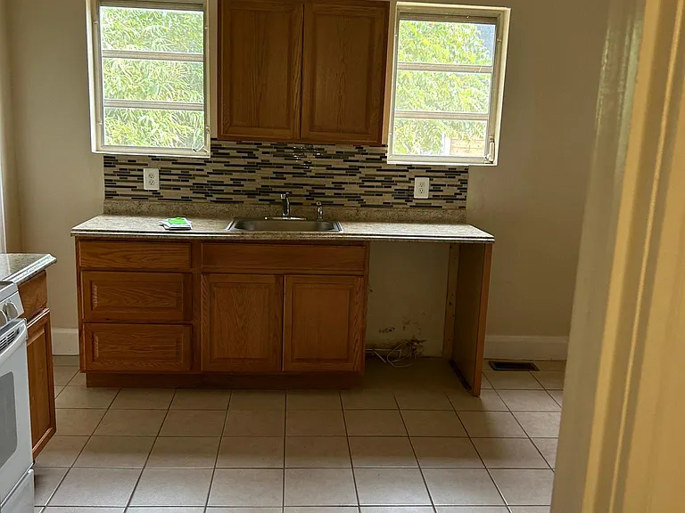 508 Cording Ave — Photo 6
