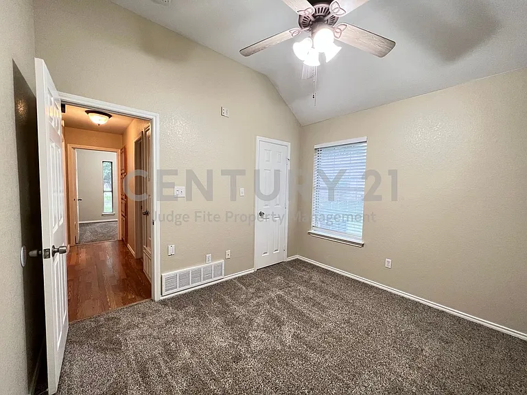 788 Robin Ct — Photo 14