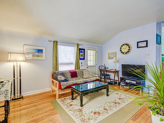 4th image of 3521 Edgewood Dr