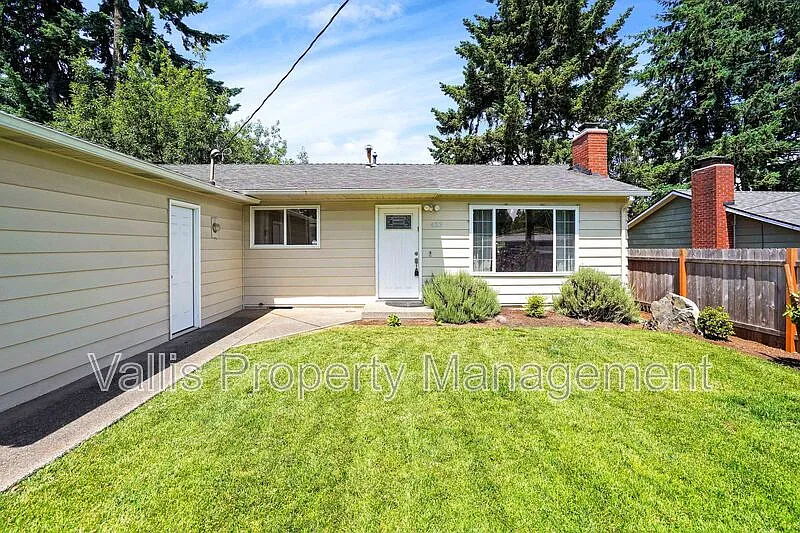 3 bed, 1.0 bath, 1144 sqft, $2,295 — Photo 4