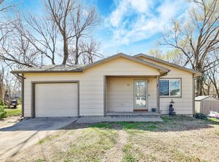 421 E 15th Ave, Augusta, KS 67010