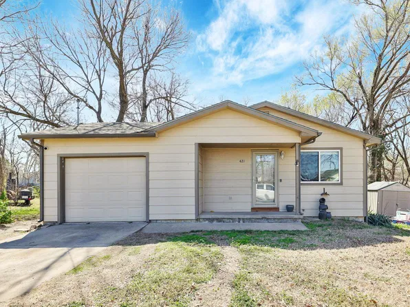 421 E 15th Ave, Augusta, KS 67010