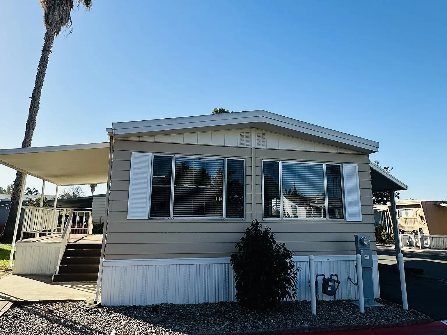 2 bed, 1040 sqft, $2,695 — Photo 3