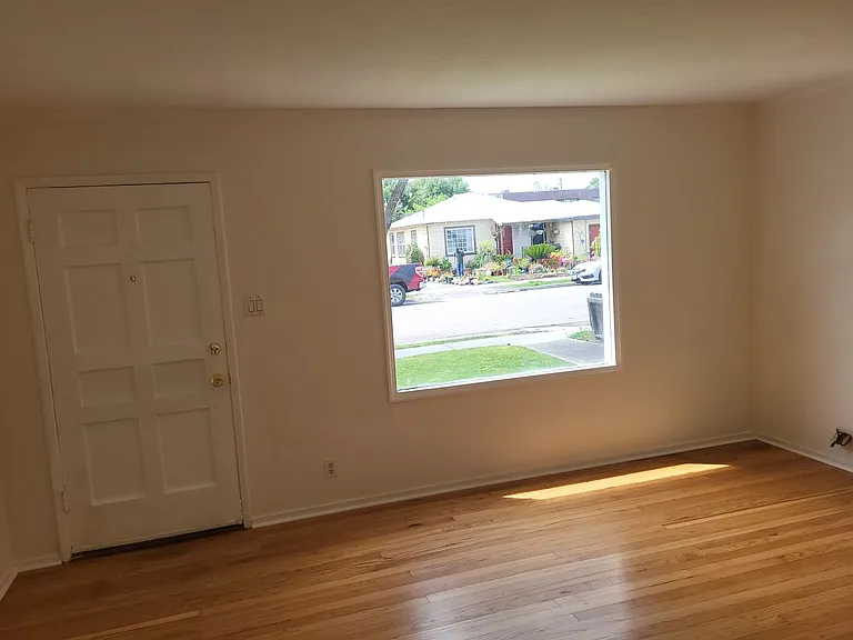555 W Whittier Ave — Photo 23