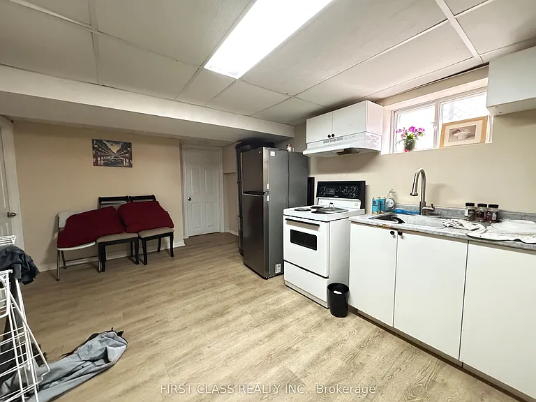 11 Ellington Dr #BASEMENT — Photo 3