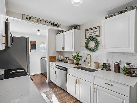 3rd image of 2445 NE 53rd Ct