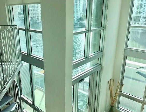 2nd image of 300 S Biscayne Blvd #L6