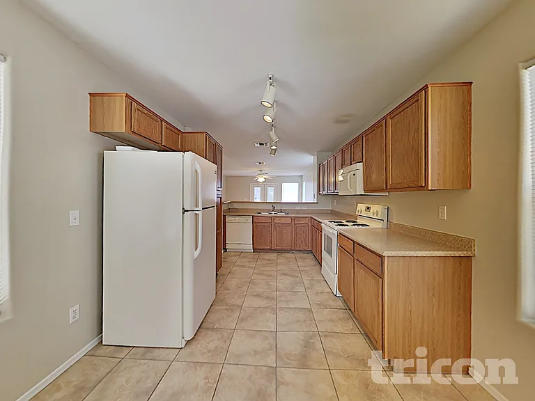 6014 S 16th Ln — Photo 4