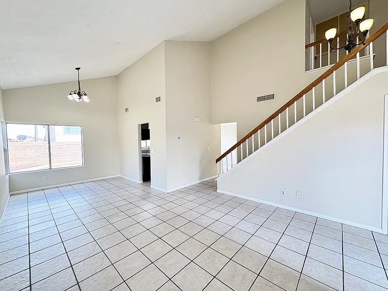 4652 Cosley Dr — Photo 3