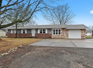 1427 N Charleston Rd, Salem, IL 62881