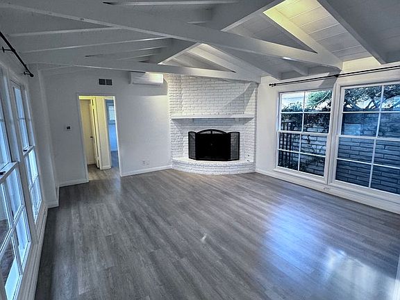 3rd image of 105 Via Mentone