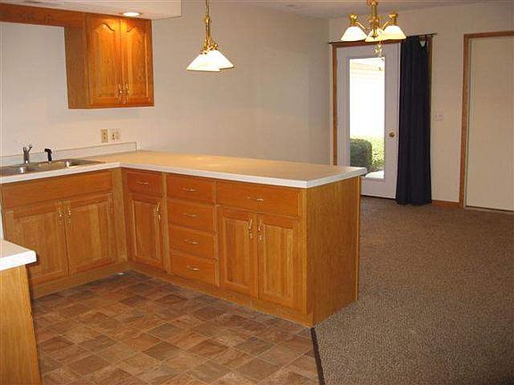 4th image of 230 Scotch Pine Dr