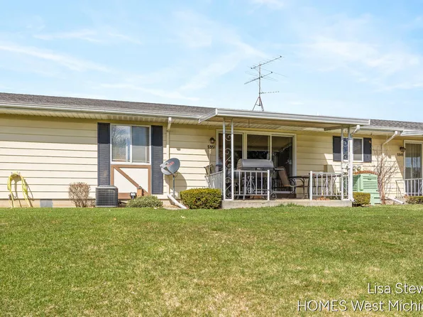 5951 Leisure South Dr SE, Kentwood, MI 49548