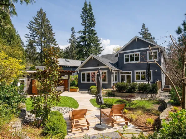 1141 Lenora Rd, Bowen Island, BC V0N 1G1