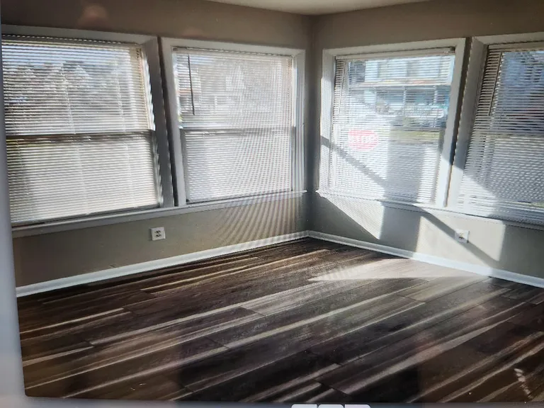 1054 Bay St — Photo 5