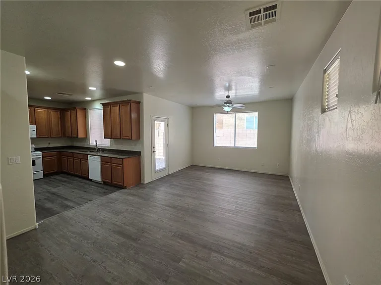 7510 Perla Del Mar Ave — Photo 8