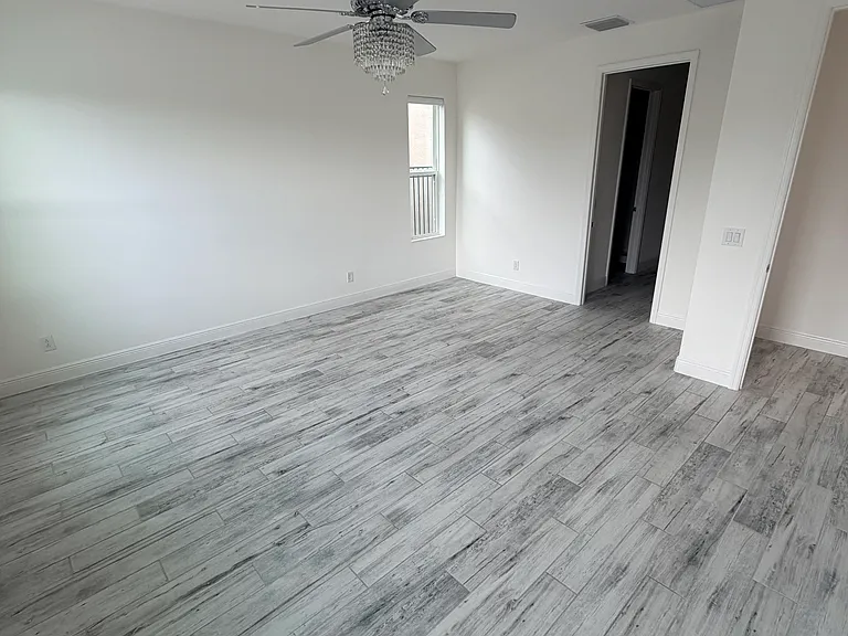 4925 Olivia Ct — Photo 18